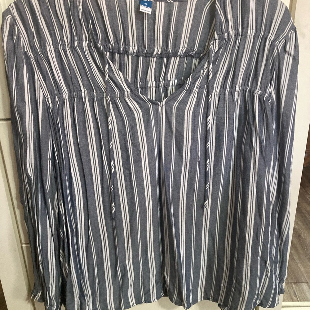 Old Navy Gray Long Sleeve Tie Front Blouse